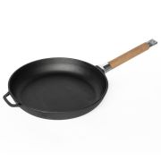 Чугун (Россия) Сковорода d=24 см. h=4,6 см. 1,8 л. чугун. со съем дерев. ручкой /1/8/